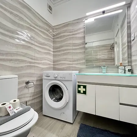 Town With Pool By Homing Apartment