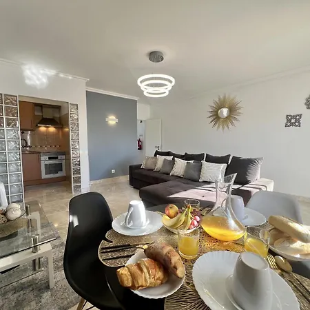 Town With Pool By Homing Appartement *